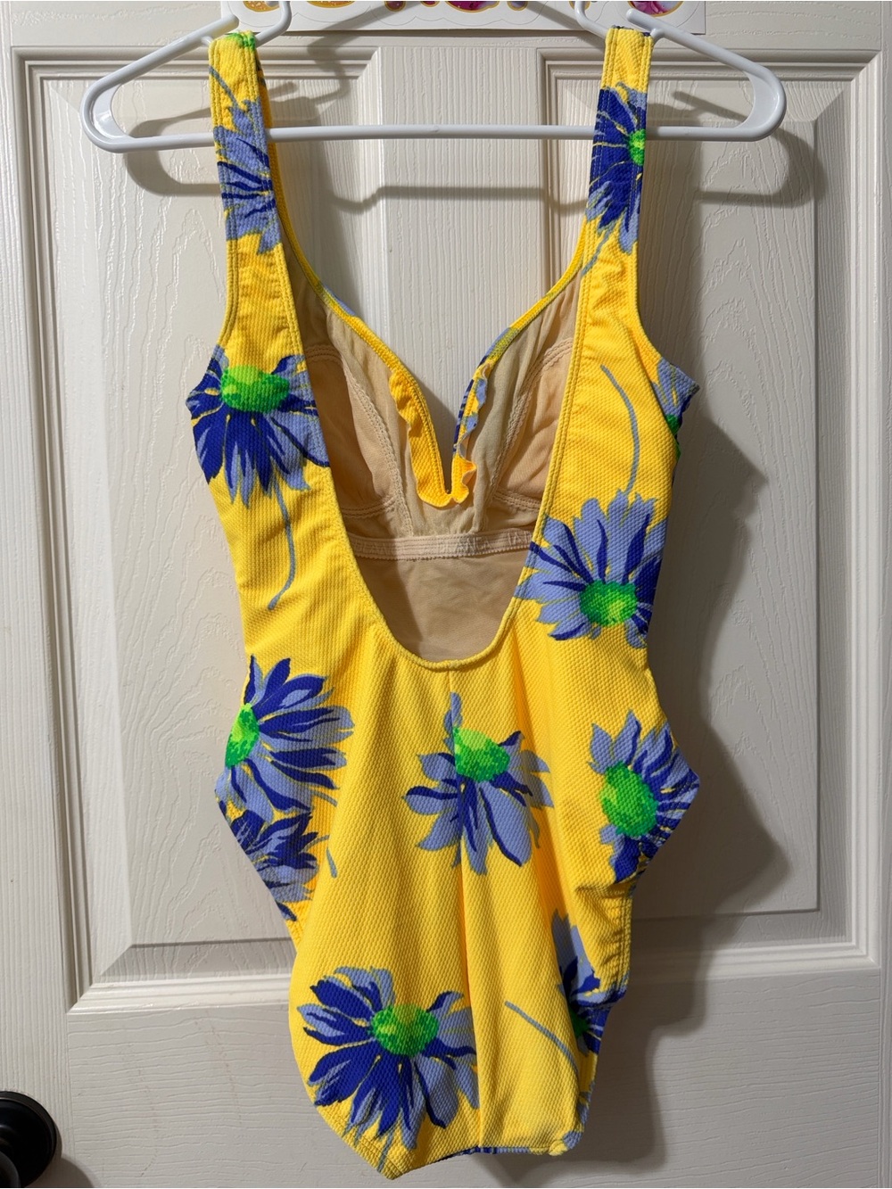 La Blanca Yellow Floral 1-Piece Swimsuit w/matching Sarong - Picture 4 of 13